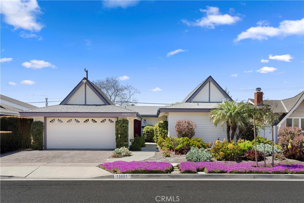 Huntington Beach, CA 92647 | 3 beds| 2 baths| $1,375,000